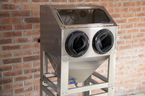 Aqua blasting machine