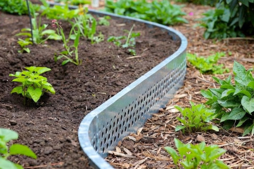 Steel lawn edging